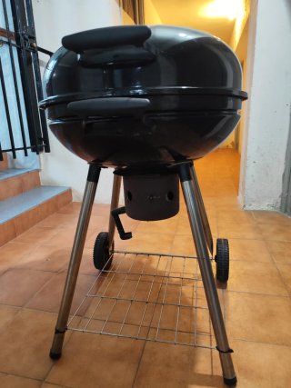 Barbacoa Negra con Termómetro