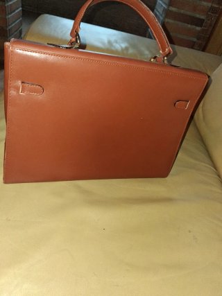 Bolso de piel marrón