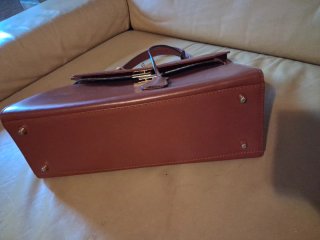 Bolso de piel marrón