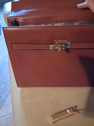 Bolso de piel marrón