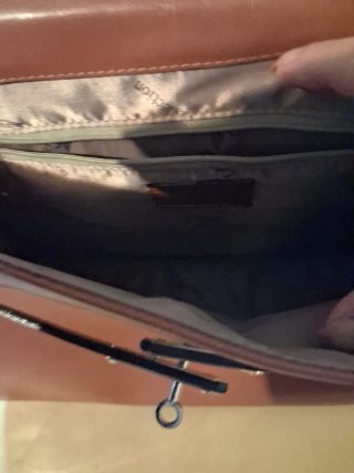 Bolso de piel marrón