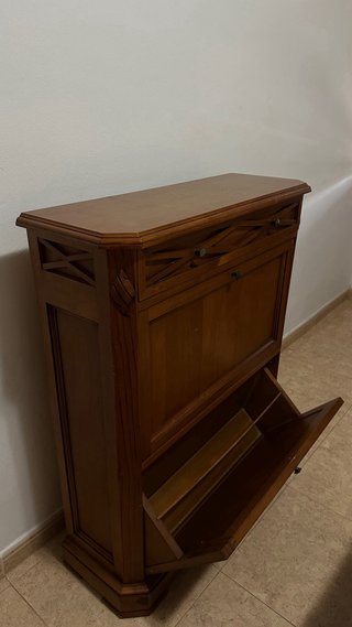 Zapatero de madera clásico
