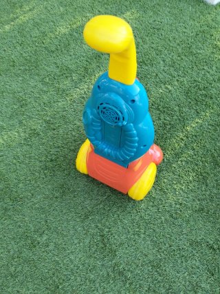 Juguetes infantiles: aspiradora y volante