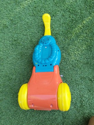 Juguetes infantiles: aspiradora y volante