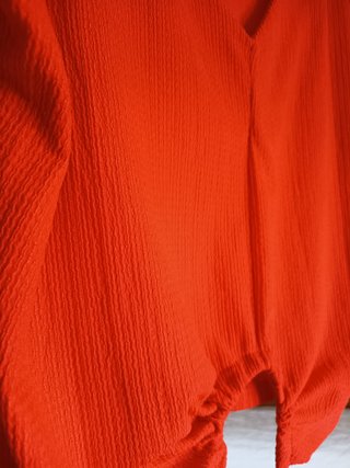 Top Zara escote pico cordón ajustable