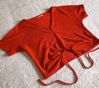 Top Zara escote pico cordón ajustable