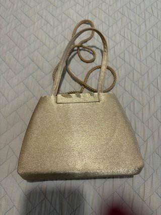 Bolso de fiesta dorado con pedrería
