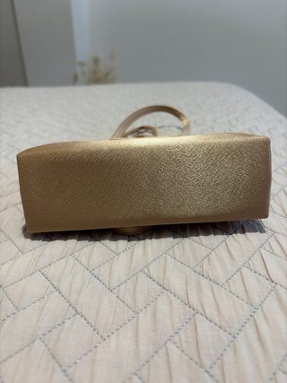 Bolso de fiesta dorado con pedrería