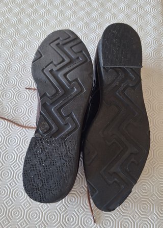 Zapatos charol burdeos con cordones