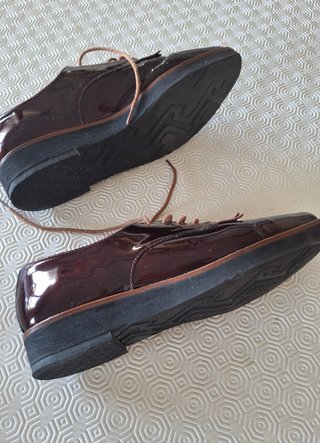 Zapatos charol burdeos con cordones