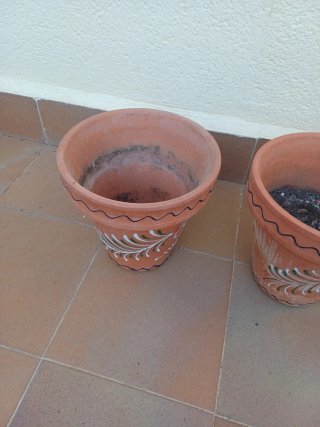 2 Macetas de barro decoradas
