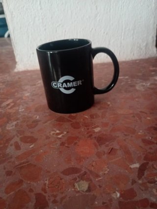 Taza Negra Cramer