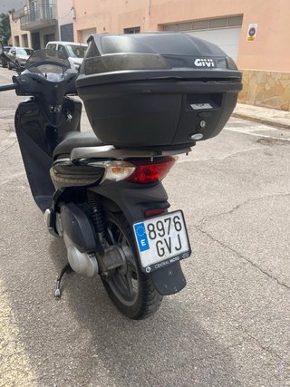 Honda SH 125 Scooter Negra