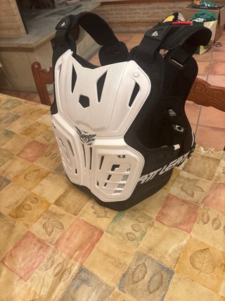 Peto Leatt 4.5 rígido MTB