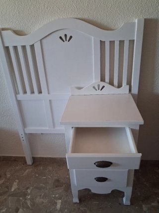Cabecero y mesita de noche blanca