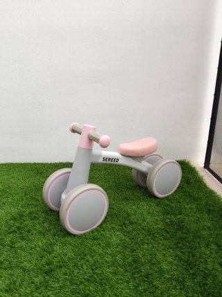 Bicicleta de equilibrio rosa SEREED