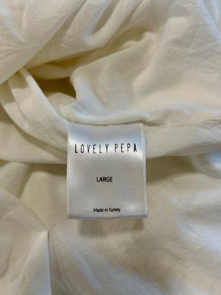 Vestido blanco de algodón largo de vuelo.
