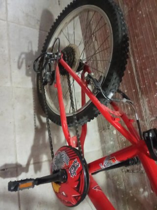 Bicicleta niño B'TWIN roja