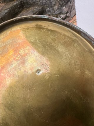 Jarra antigua de latón estilo inglés