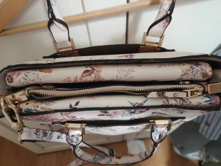 Bolso blanco estampado floral y pájaros