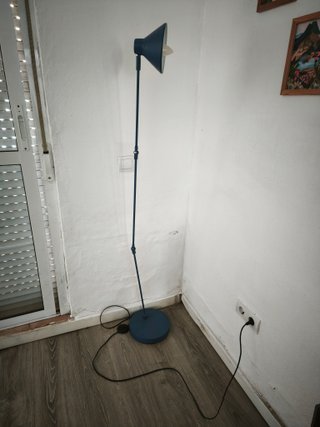 Lámpara de pie moderna azul