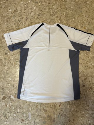Camiseta Adidas blanca y gris