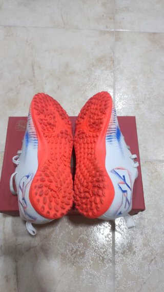 Zapatillas de fútbol sala blancas y azules