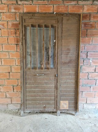 Puerta de entrada de aluminio