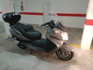Suzuki Burgman 650 Executive Maxi Scooter