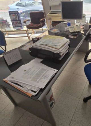 Escritorio y mobiliario de oficina