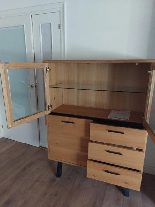 Vitrina de comedor de madera y cristal