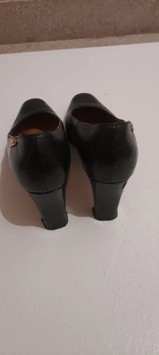 Zapatos de tacón Pierre Cardin negros, piel