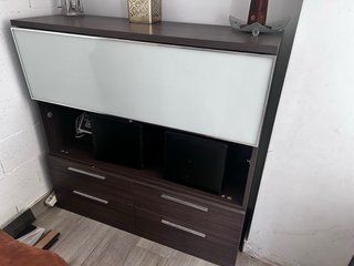 Aparador de salón de madera