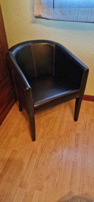 Butaca de cuero negra