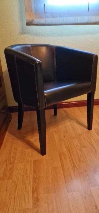 Butaca de cuero negra