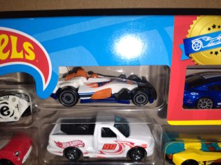 Confezione da 10 auto Hot Wheels