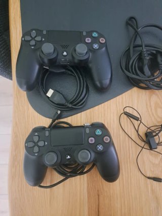 PS4 (PlayStation 4) negra + 2 Mandos + 6 Juegos