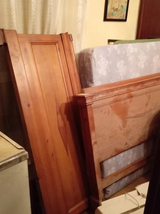 Cama de madera maciza