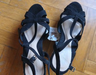 Sandalias Sfera cuña negras y beige