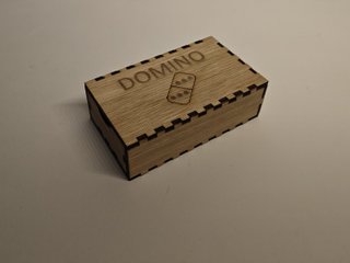 Dominó de madera con caja