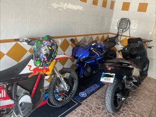 Yamaha R1 2024 Azul