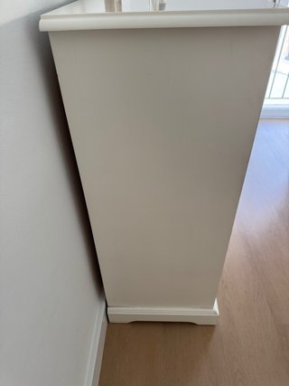 Cómoda blanca de madera