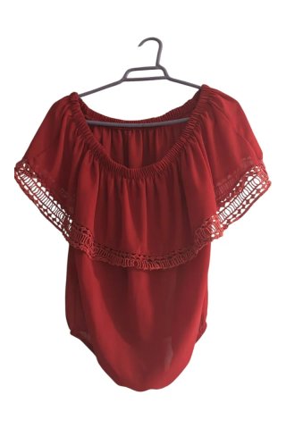 Camiseta roja hombros descubiertos talla S