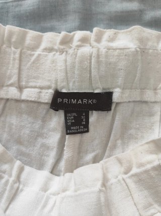 Pantalón corto blanco con cinturón
