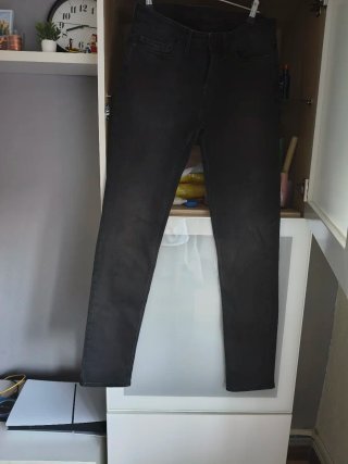 Pantalón vaquero negro chico