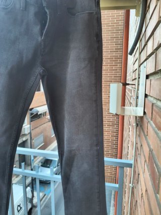 Pantalón vaquero negro chico