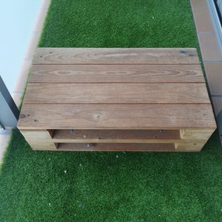 Mesa y sillón de palets para exterior