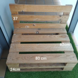 Mesa y sillón de palets para exterior