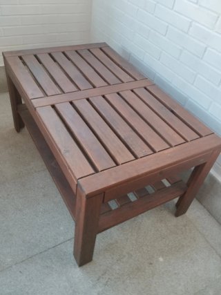 Mesa baja de madera para exterior
