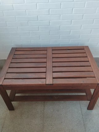 Mesa baja de madera para exterior